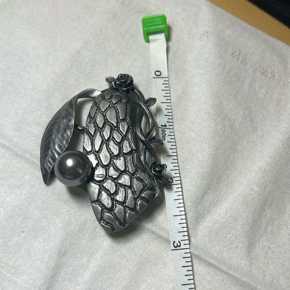 Brooches - Picture 3 of 5